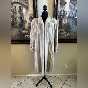 Luxurious Ambiance Furs, Cream, Rare Mink Coat. Size Large. Length 44”